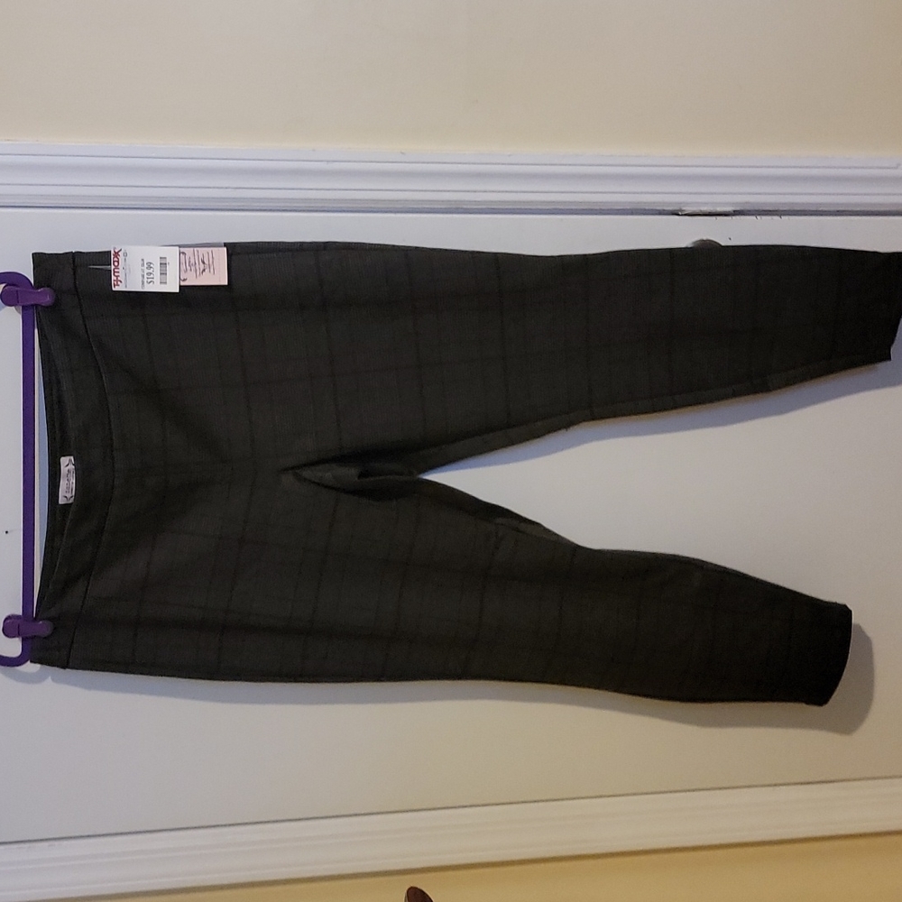 Woman's ankle pants